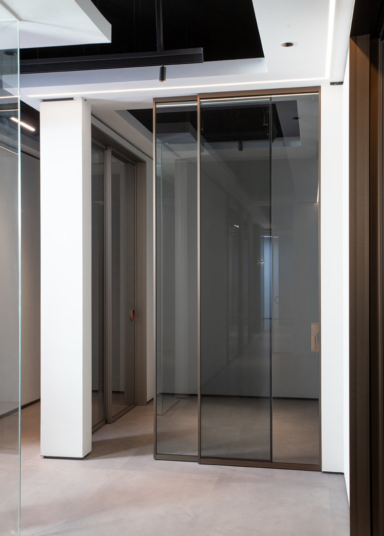Overlap Door